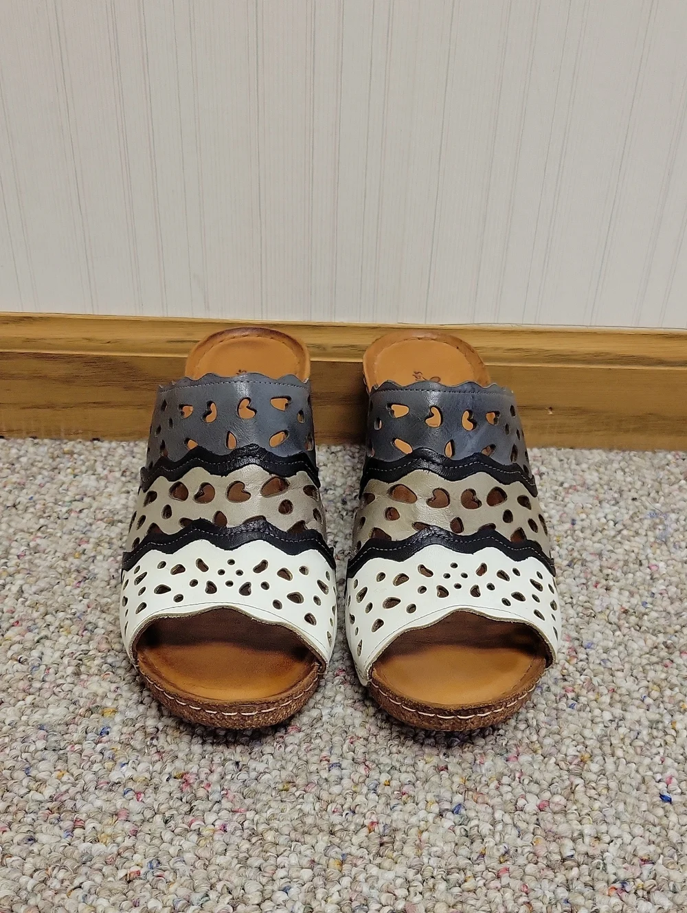 Spring Step Two-Tone Cutout Wedge Sandals in White & Gray Sz 39 (US 8.5) Summer